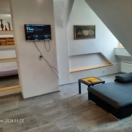 Skromny V Centru Chebu, 3. Floor שב