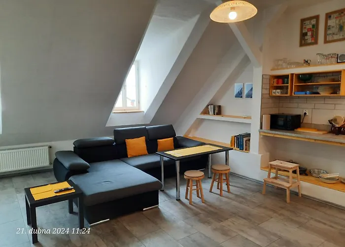 Skromny V Centru Chebu, 3. Floor Apartment